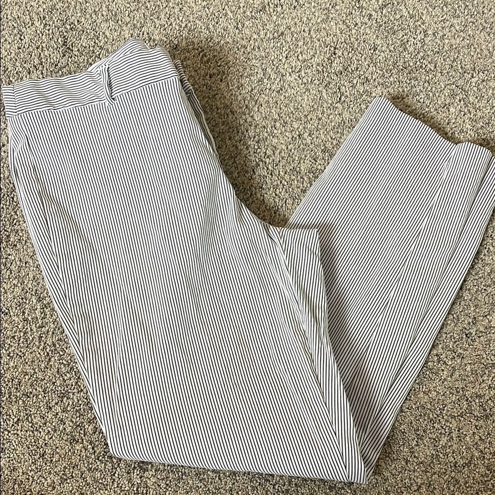 ⭐️ 3 for $20 Elle dress pant chino style striped size 6
